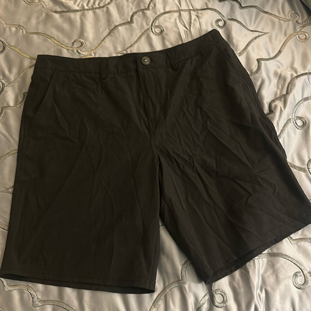 Alp ‘n Rock men’s shorts gray size 3 (approx 33-34) 9 inch nwot